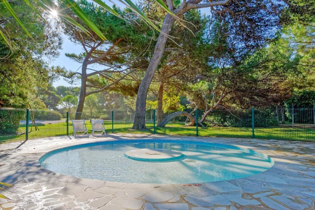 La Badine 5P Plage Piscine Clim Jacuzzi Parc Luxuriant Hyères Kültér fotó
